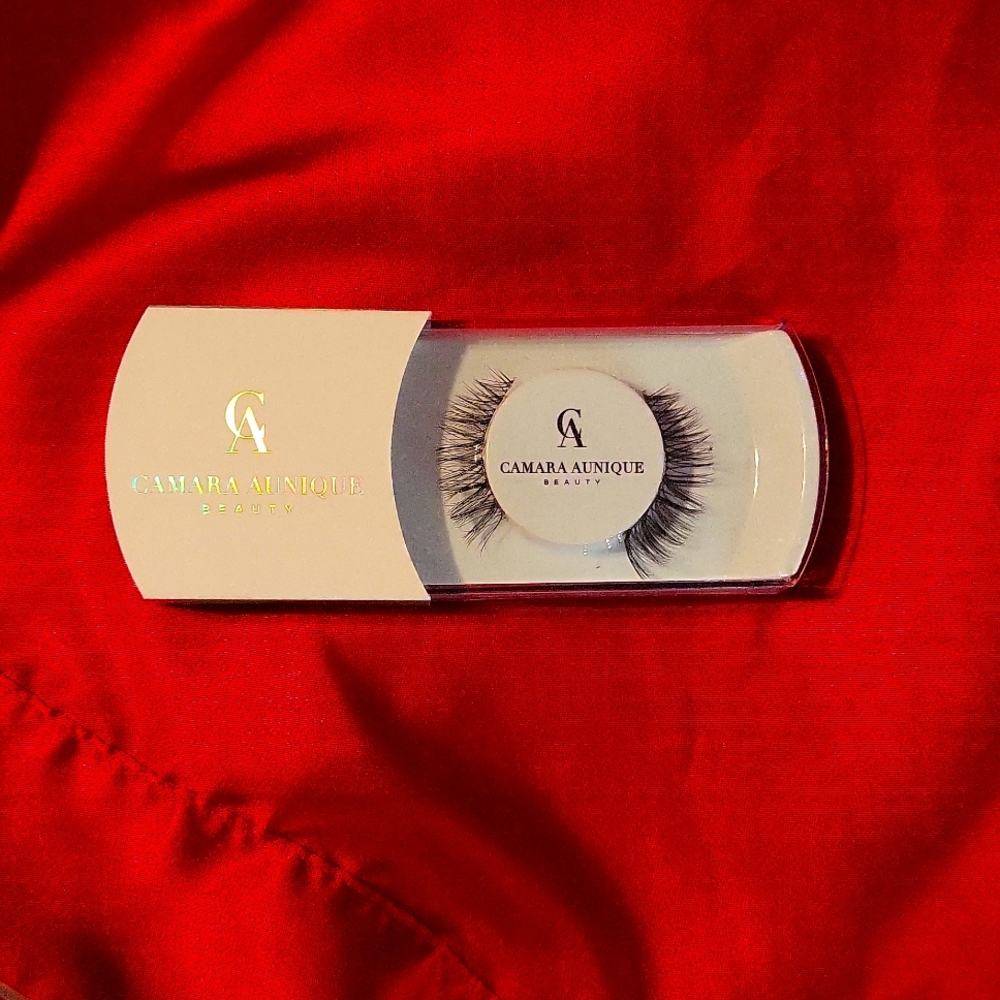 Camara Aunique Lashes